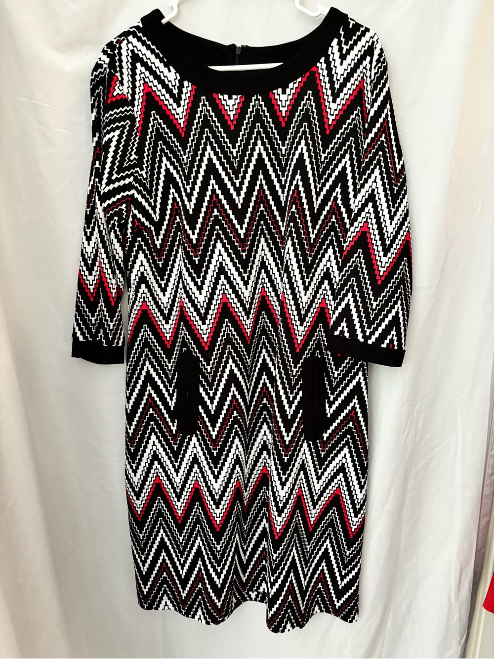 madison leigh Black, White & Red Chevron Knit Midi Dress